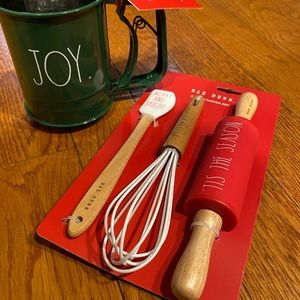 Rare Rae Dunn baking set & sifter